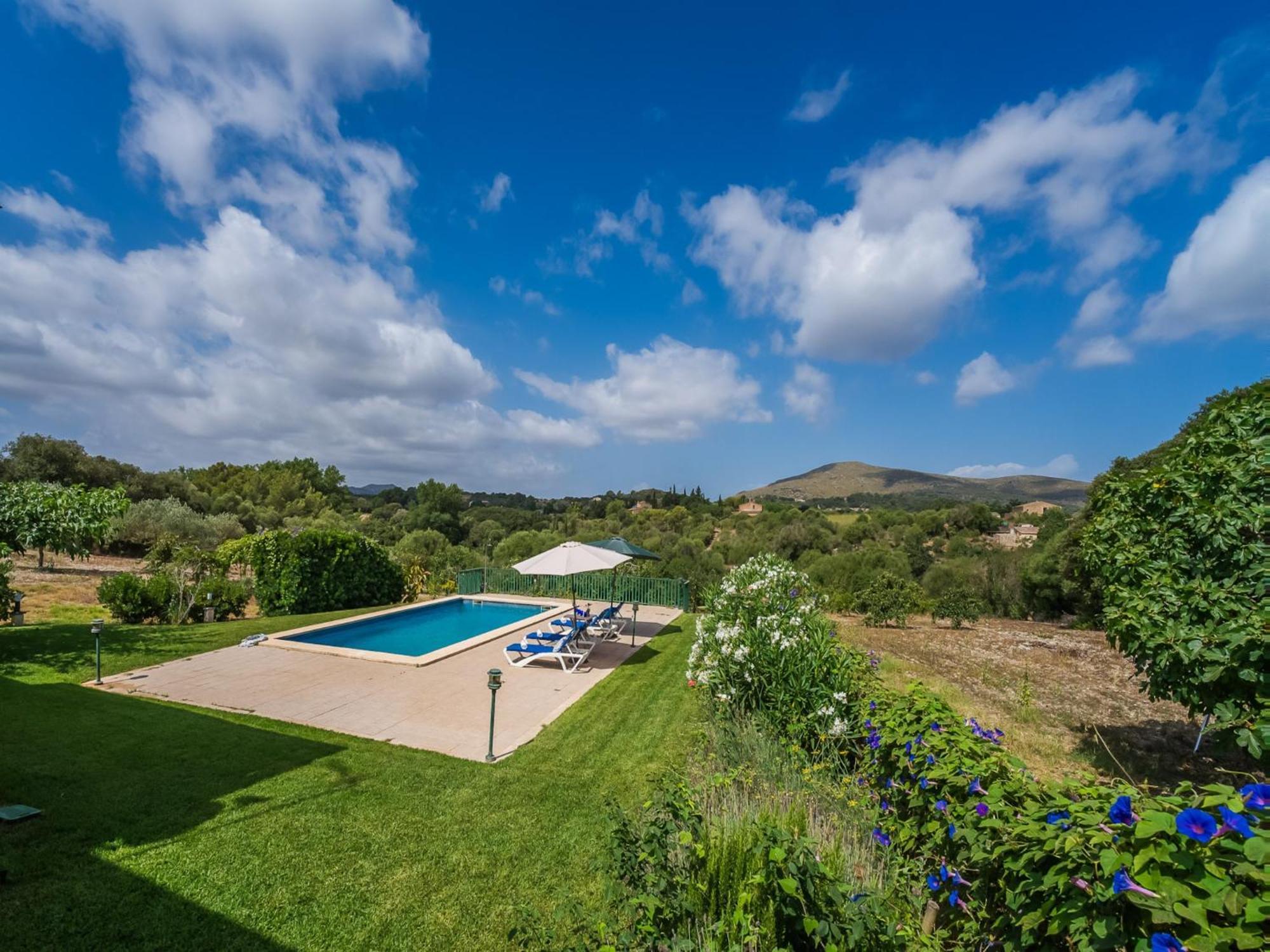 2 Bedroom Country House, Ferienhaus *
